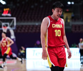 周琦盛赞王俊杰：有他这样的四号位队友，后卫和中锋突破会很简单
